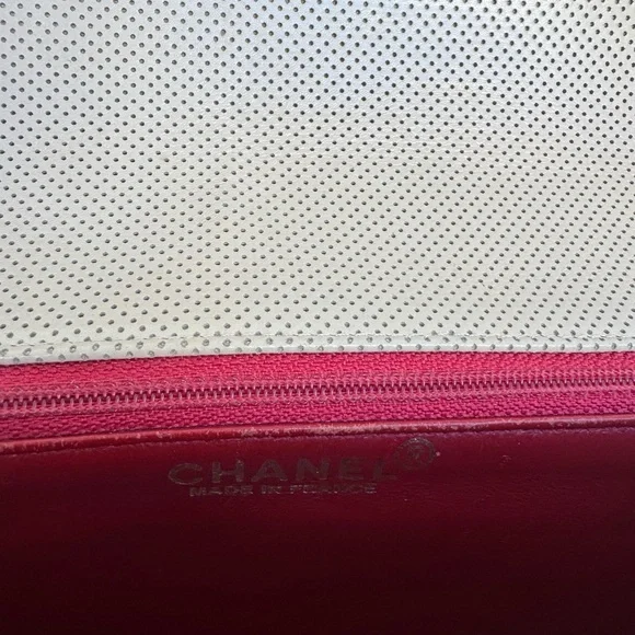 CHANEL Vintage Perforated Leather Top Handle Bag – Beige & Bordeaux - Picture 11 of 16
